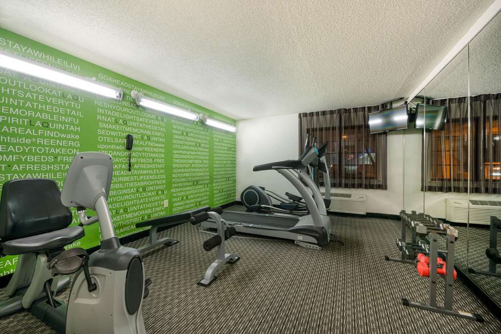 La Quinta Inn & Suites by Wyndham Cleveland Macedonia - photo 11
