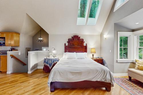 Serene Redwood Retreat - photo 17