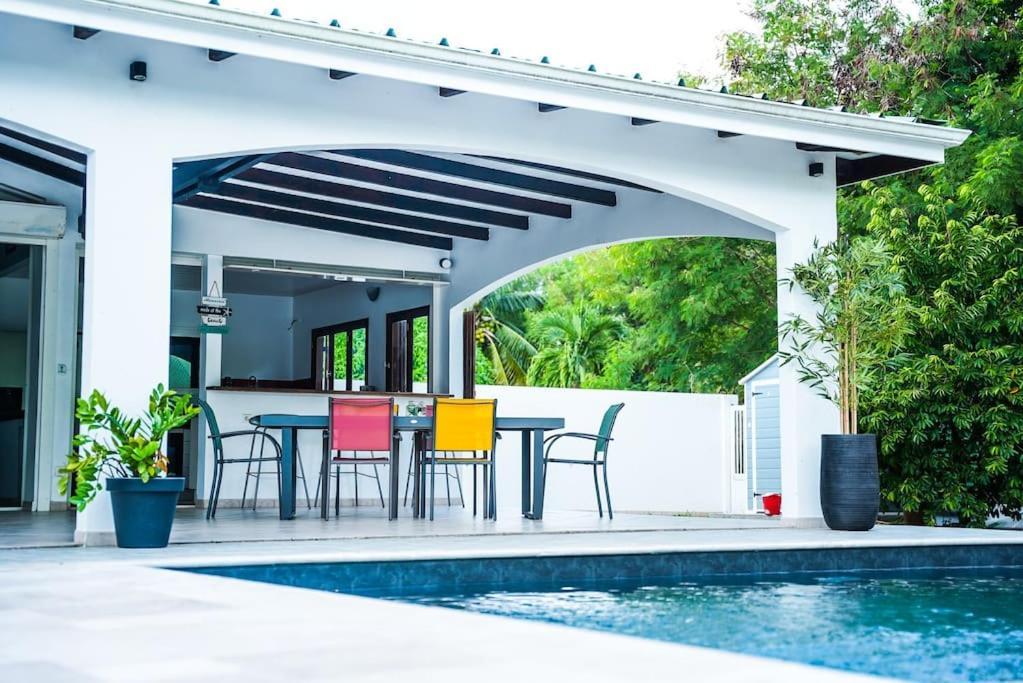 Magnifique villa avec piscine — 4-Star Luxury Hotel in None, Martinique