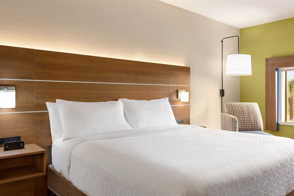Holiday Inn Express Hotel & Suites Mission McAllen Area by IHG - photo 11