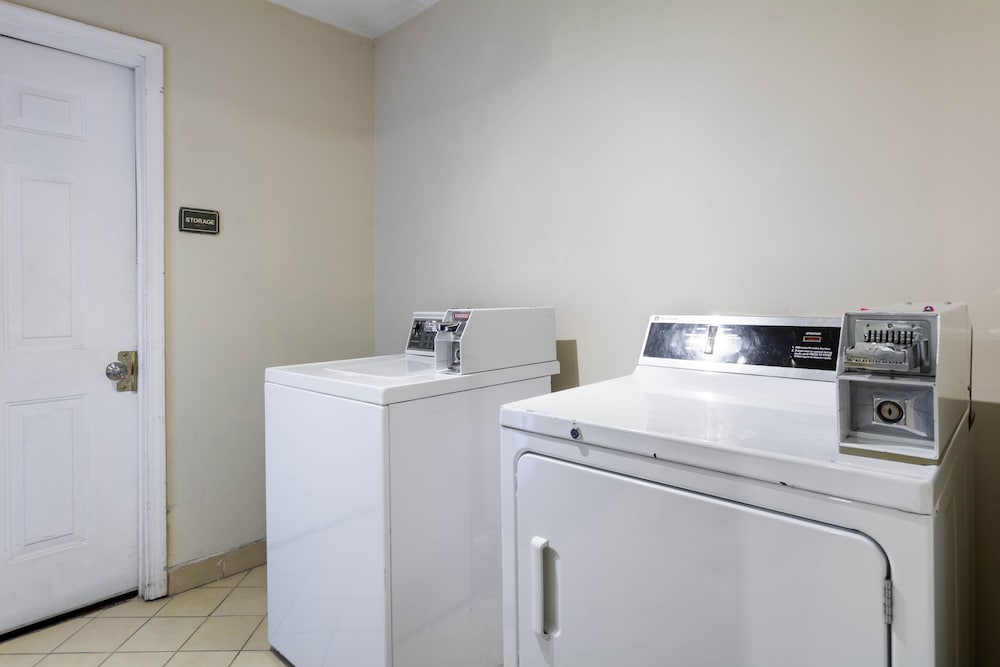 Red Roof Inn Carrollton - photo 18