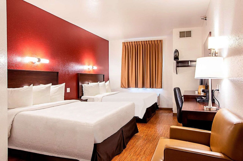 Seasons Inn Traverse City - photo 8
