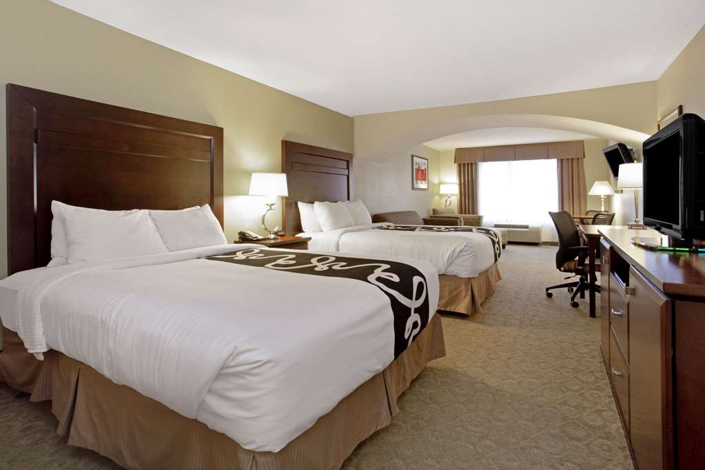 La Quinta Inn & Suites by Wyndham Bismarck - photo 33