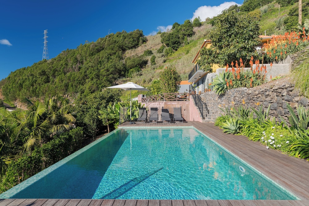 Casa da Laranja by LovelyStay — 4-Star Luxury Hotel in Ribeira Brava, Portugal