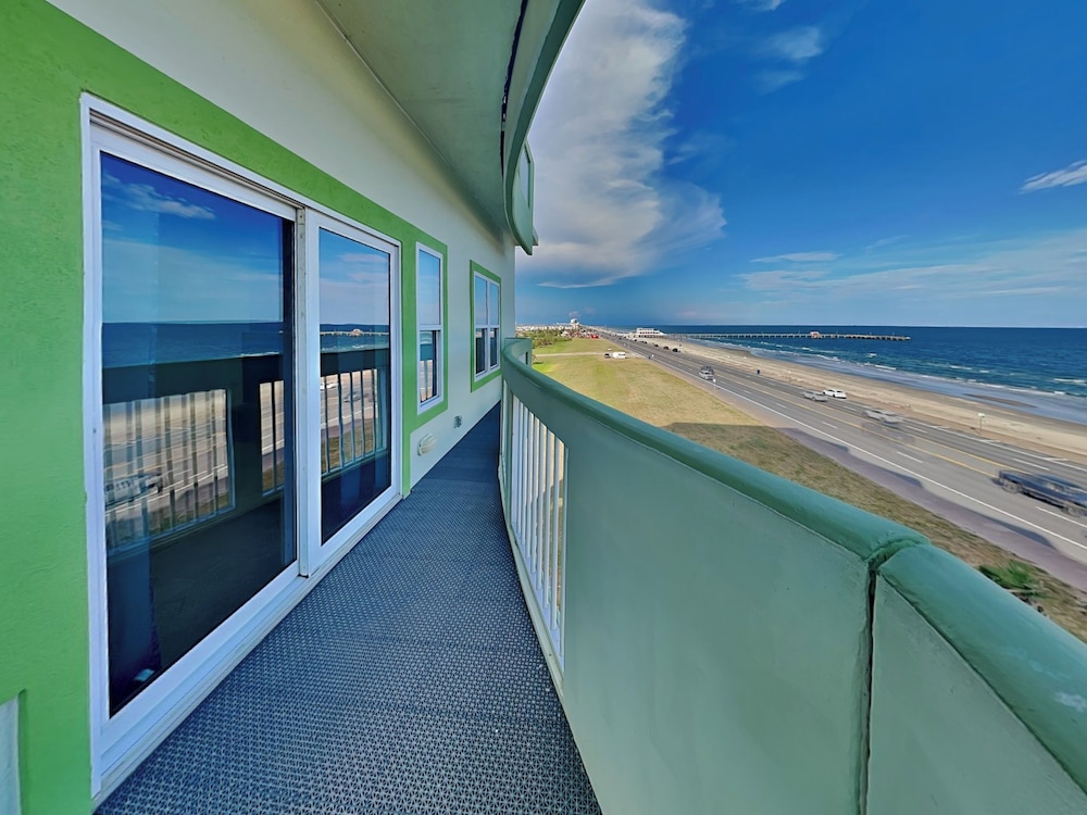 Sea Breeze by Ryson Vacation Rentals — 4-Star Luxury Hotel in Galveston, United States