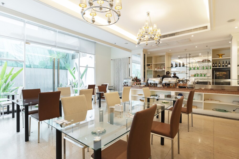 Clover Haus Sukhumvit 33 By Favstay