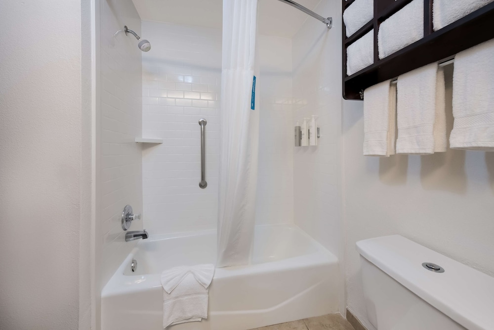 Hampton Inn Marshall - photo 14