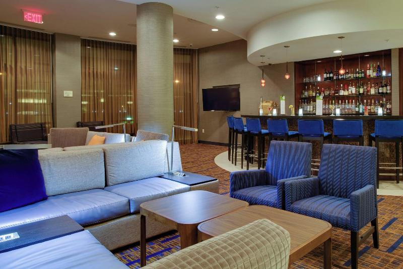 Courtyard by Marriott Republic Aprt Long Island Farmingdale — hotel in Farmingdale