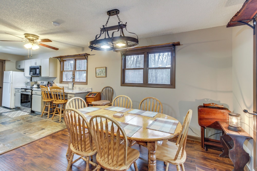 Ellijay Resort Cabin with Fire Pit Decks And Hot Tub - photo 5
