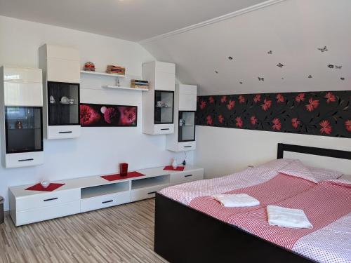 Pivnička Pod Čachtickým Hradom — hotel in Cachtice