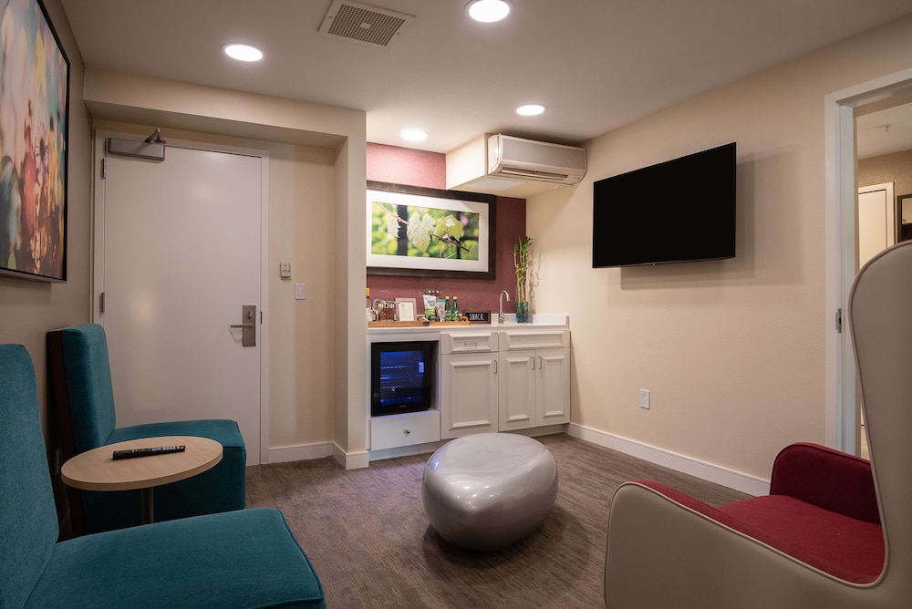Hilton Garden Inn Calabasas - photo 11