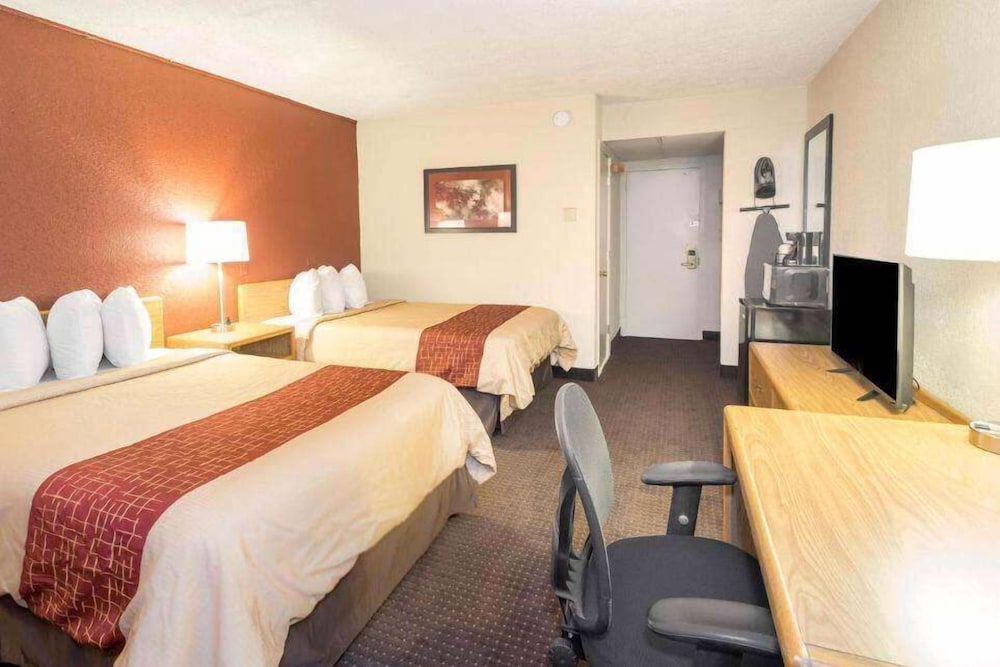 Days Inn by Wyndham Williamsport - photo 14