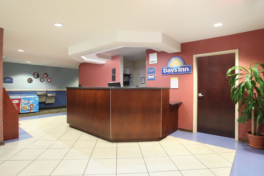 Days Inn by Wyndham Darien - photo 2
