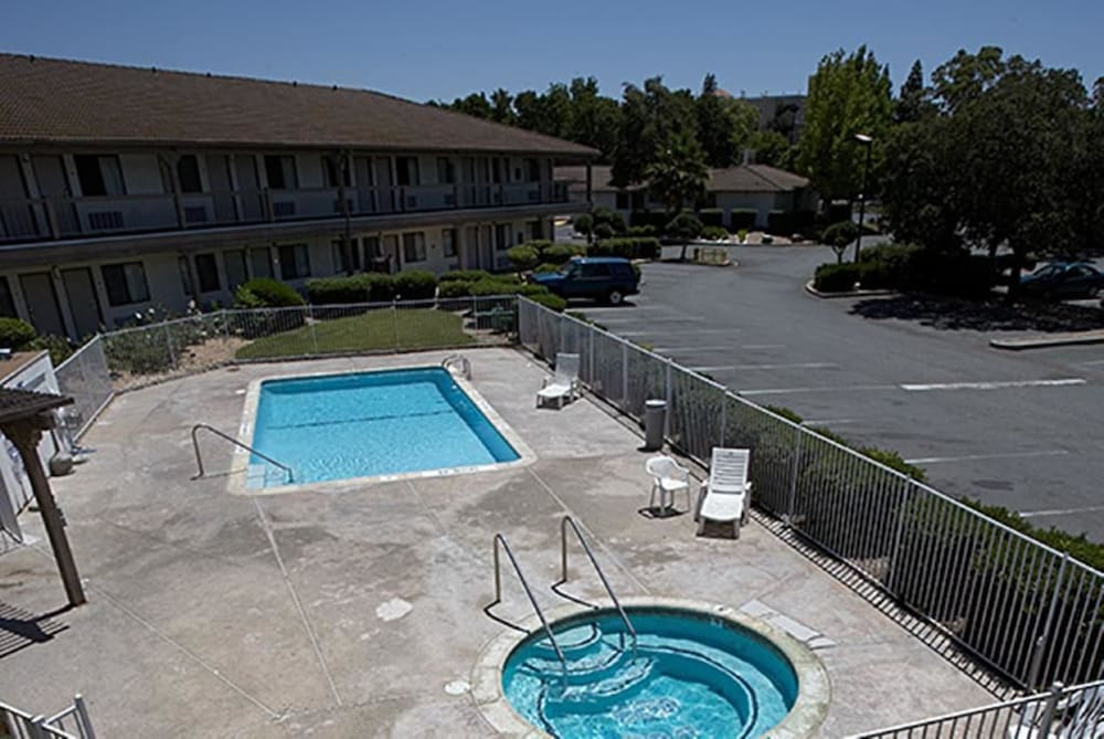 E Z 8 Motel Newark - photo 28
