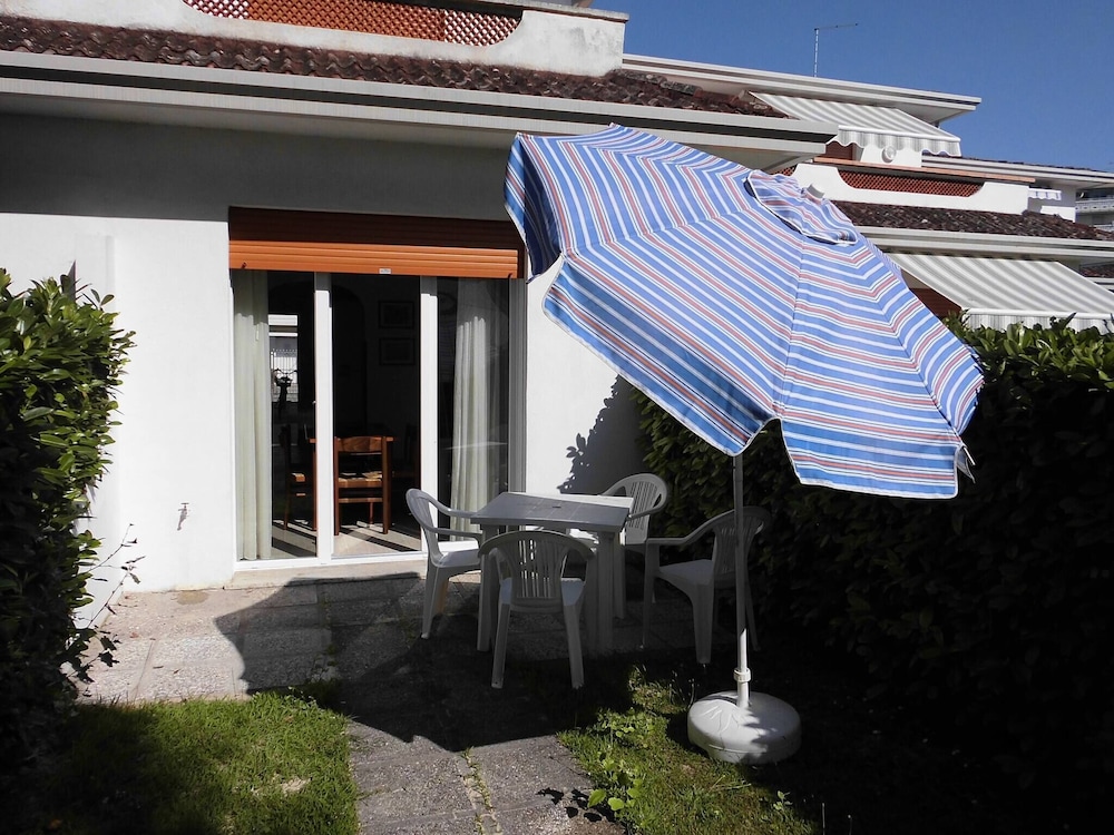 Cozy Villa With Private Garden beahost — 4-Star Luxury Hotel in Caorle, Italy