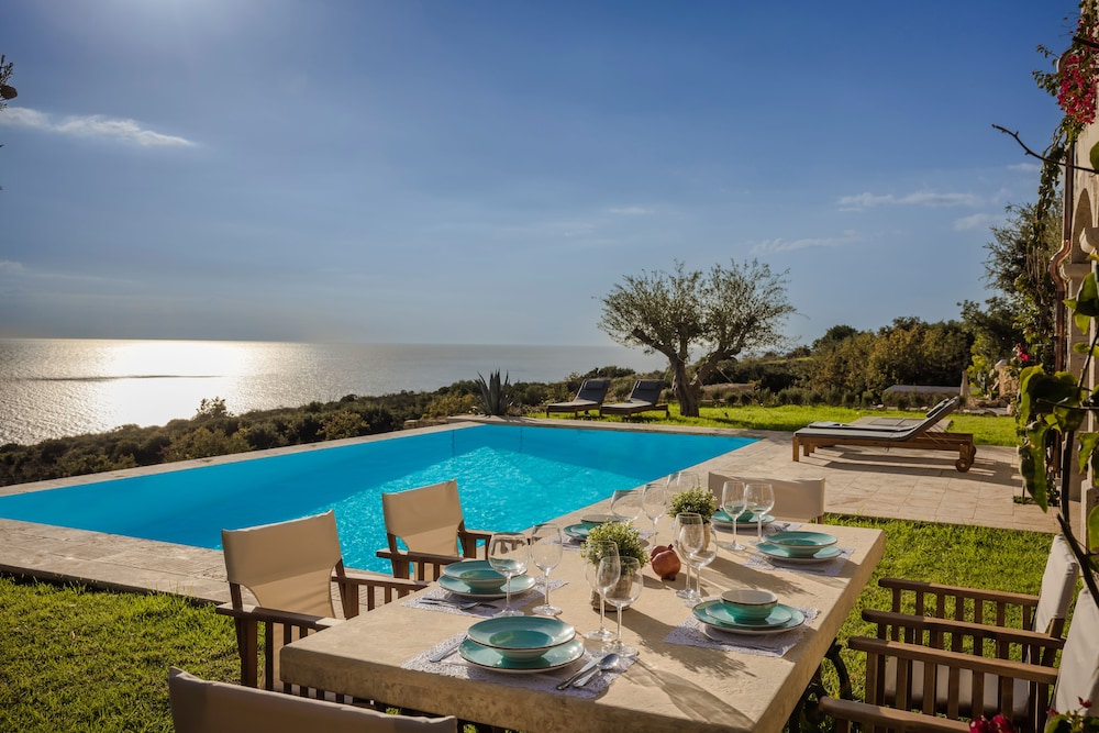 Villa Comi — 4-Star Luxury Hotel in Kefalonia, Greece