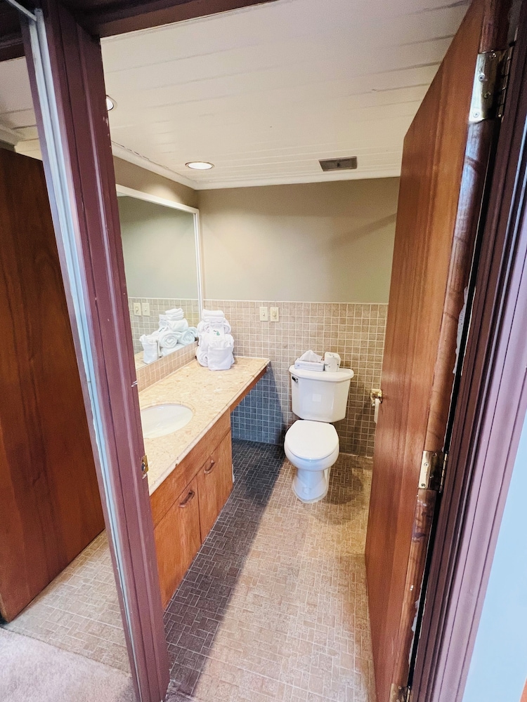 Weathervane Terrace Inn and Suites - photo 23