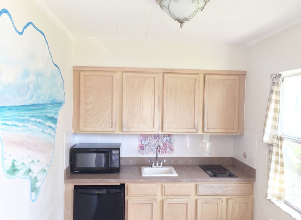 Surf Studio Beach Resort - photo 17