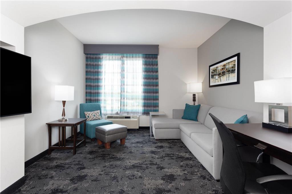 La Quinta Inn & Suites by Wyndham Columbus Edinburgh - photo 23