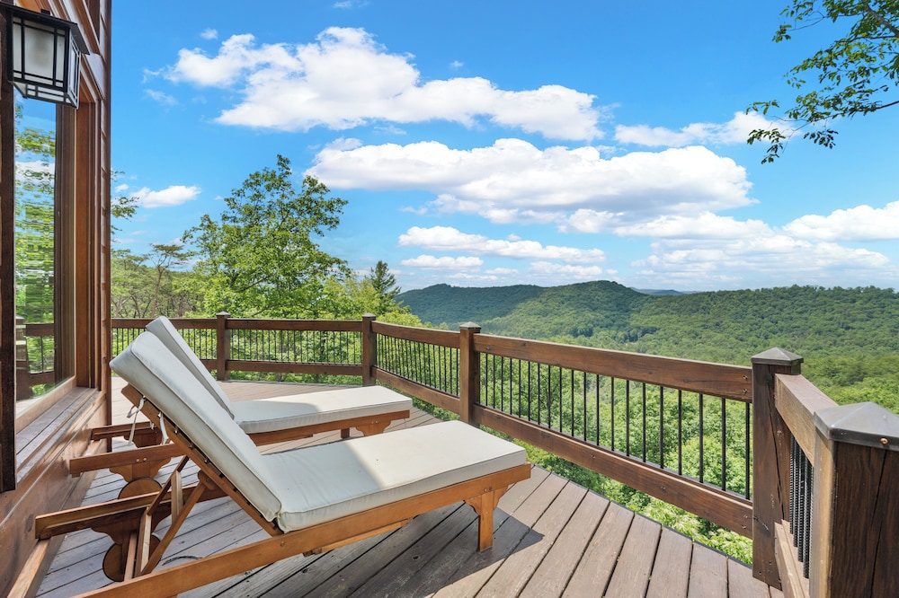 Serenity View - carbon neutral hotel in Blue Ridge
