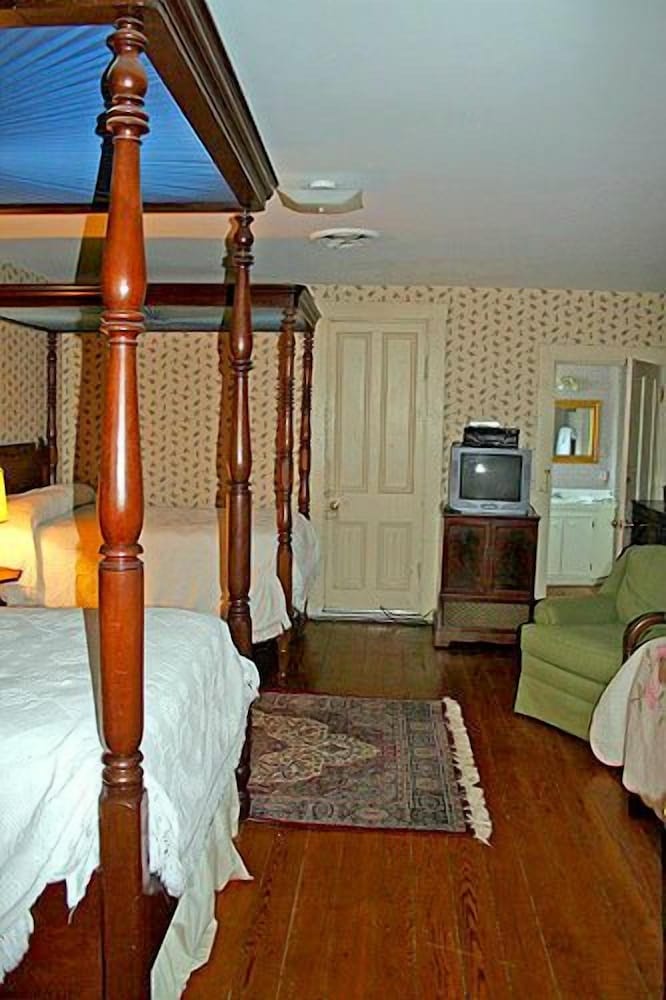 Glenfield Plantation Historic Antebellum Bed and Breakfast - photo 27