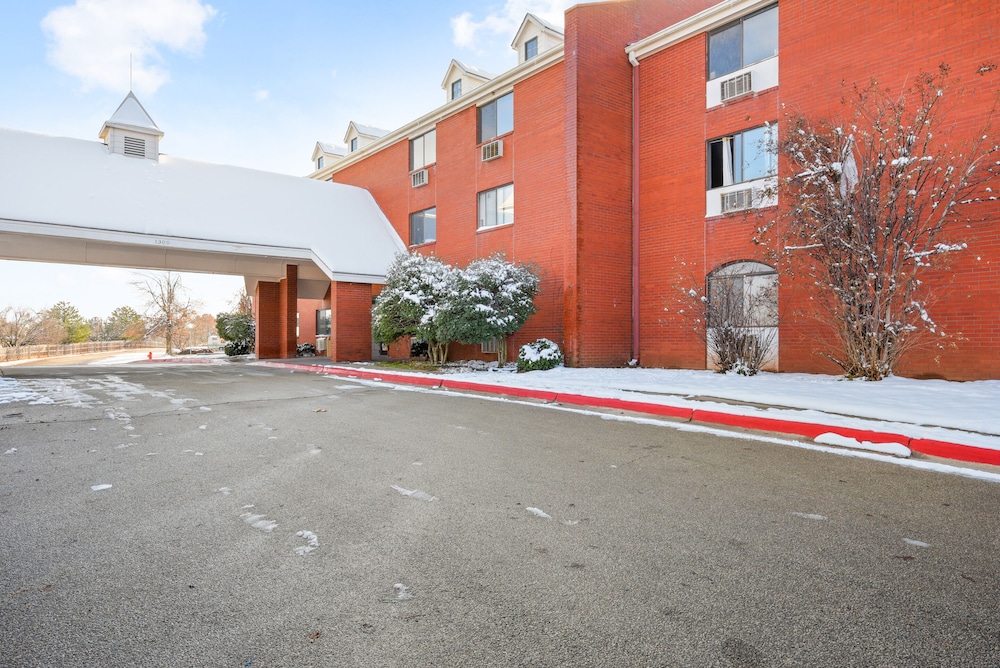 OYO Hotel Edmond University of Central Oklahoma - photo 18