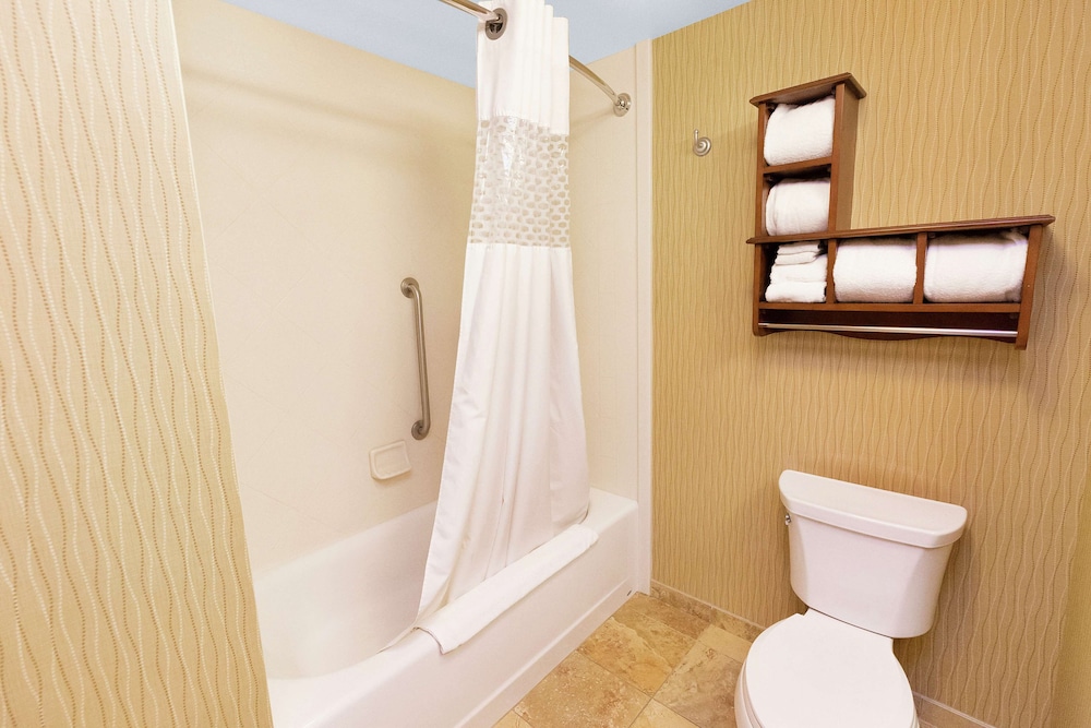 Hampton Inn Waynesburg - photo 33