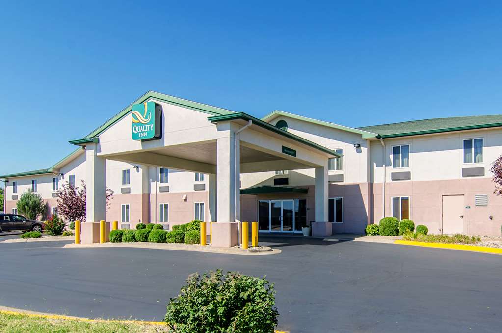 Quality Inn Junction City Near Fort Riley - photo 2