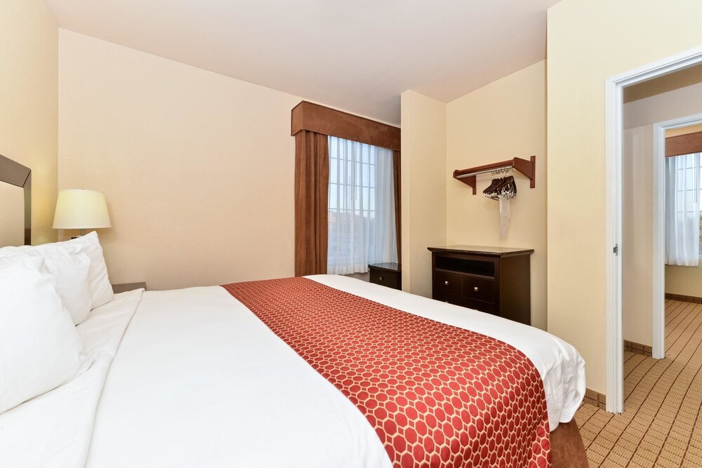Express Inn & Suites - photo 19