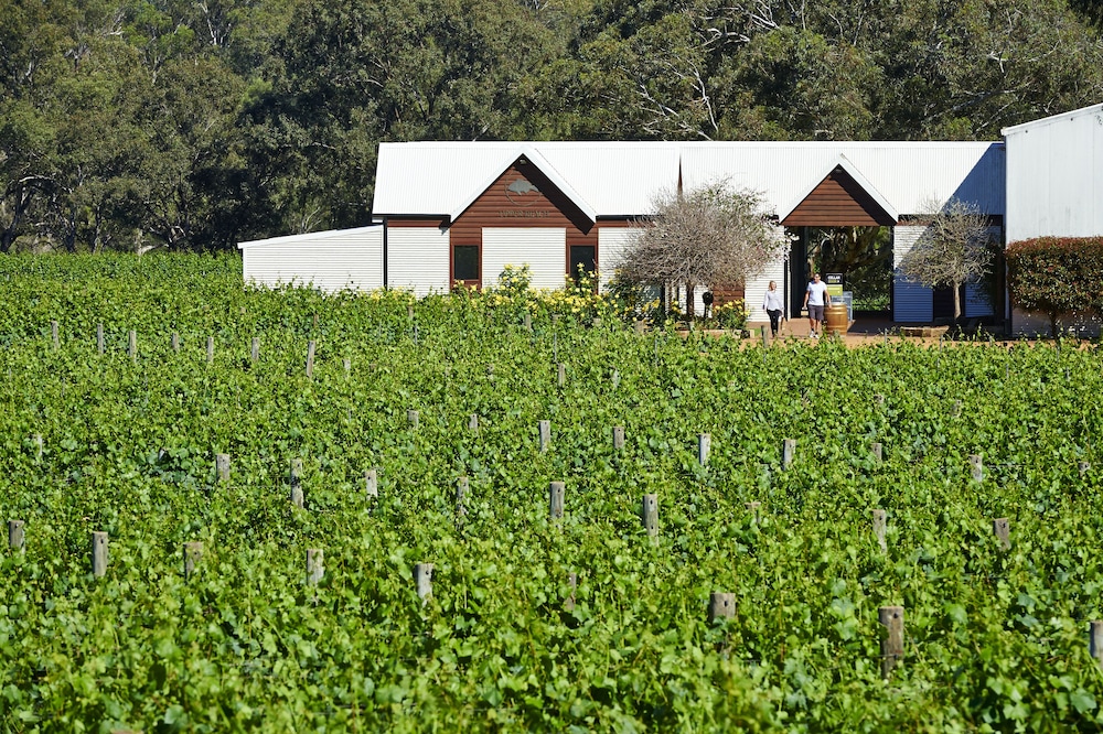Vineyard Cottage at Upper Reach Winery — 4-Star Luxury Hotel in Henley Brook, Australia