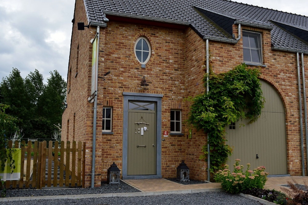 Vakantiewoning De Pluktuin — 4-Star Luxury Hotel in Kortessem, Belgium
