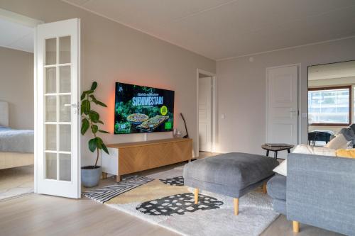 Moderni Saunallinen Asunto Keskustassa Ilmaisella Parkkipaikalla in Jaervenpaeae, Finland