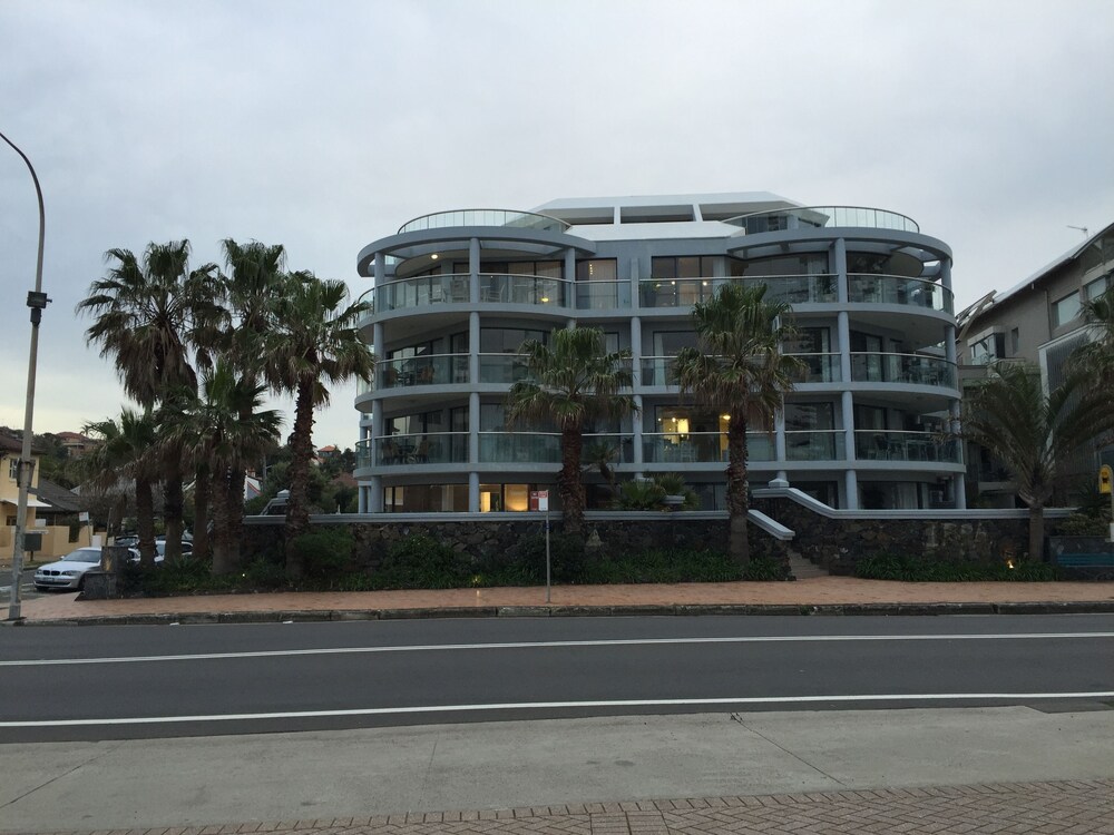 Manly Surfside Holiday Apartments — 4-Star Luxury Hotel in Manly, Australia