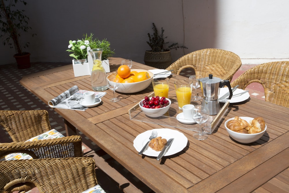 SingularStays Ms Rogers — 4-Star Luxury Hotel in Valencia, Spain