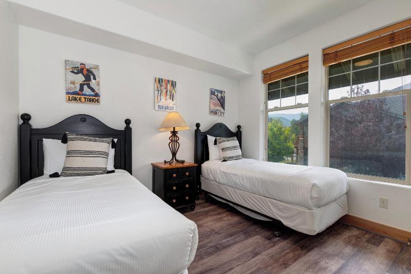 Fox Pointe At Redstone By Lespri Management - photo 27