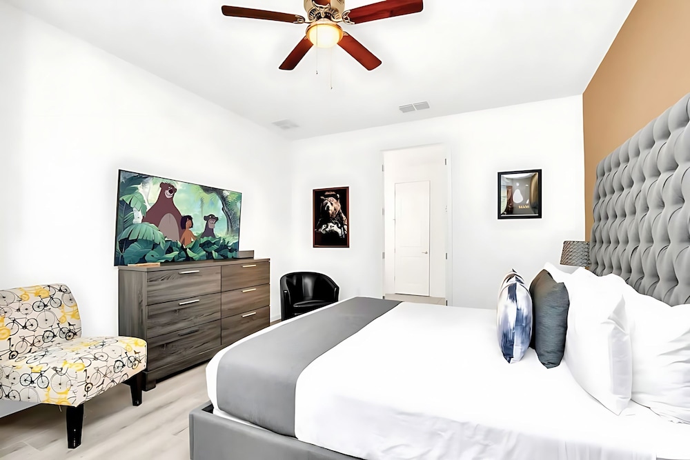 15br Mansion w Private Pool BBQ and Netflix Kissimmee - photo 25