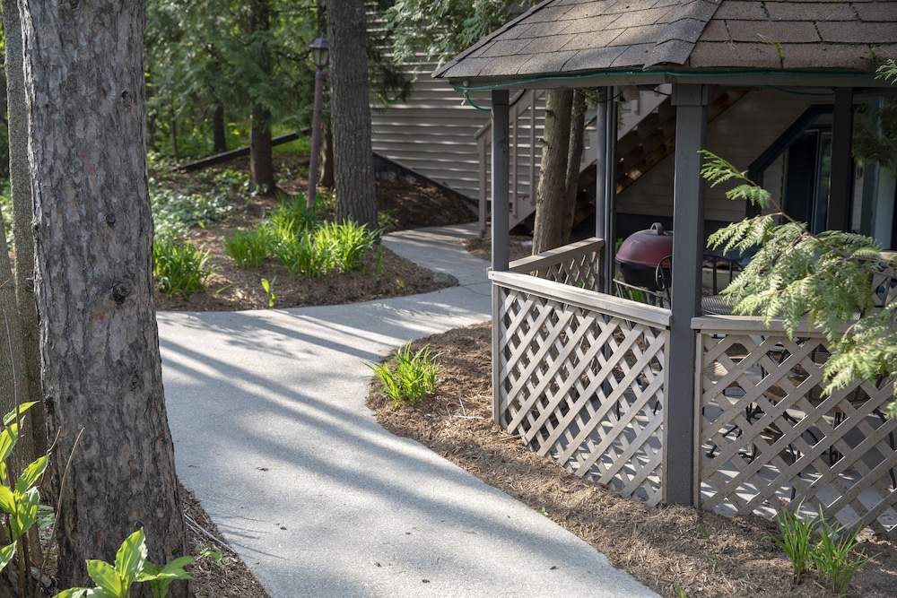 Coachlite Inn - photo 42