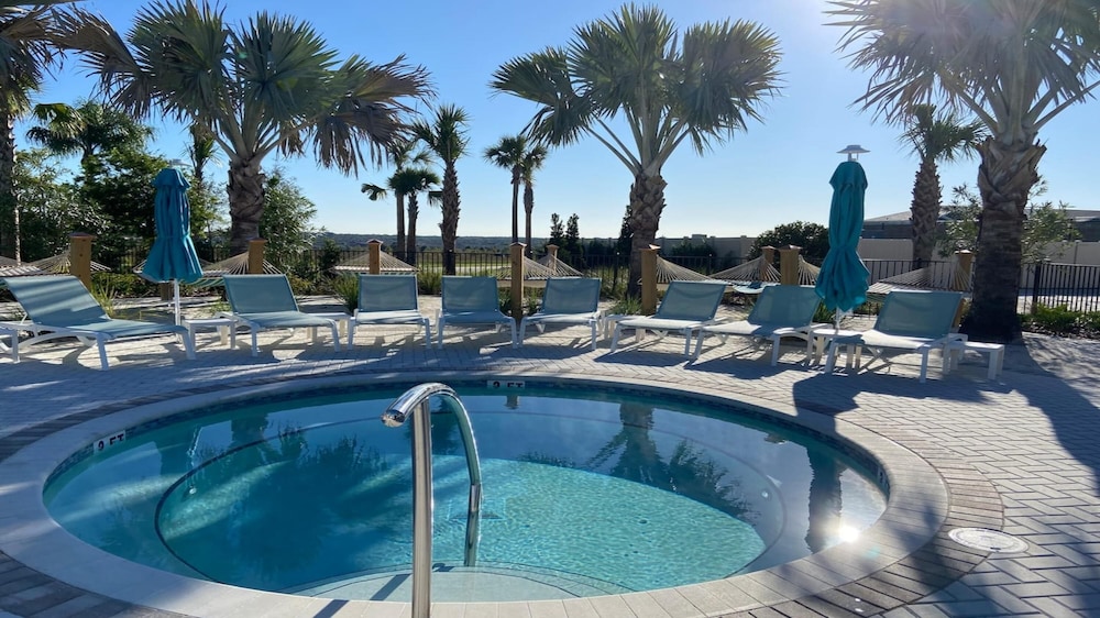 Orlando Getaway: Near Disney Pool Resort - photo 12