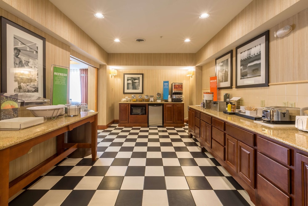 Hampton Inn Goshen - photo 26