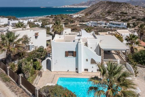 Luxury Naxos Villas Honeymoon Villa Air Conditioning Private Pool — 4-Star Luxury Hotel in Naxos, Greece