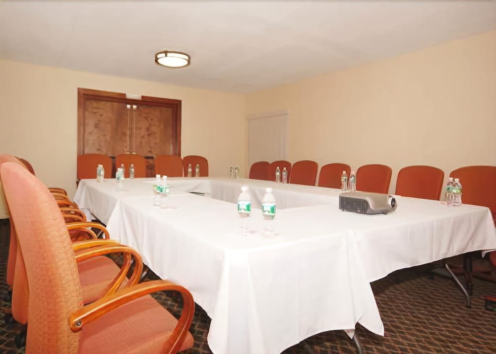 All Seasons Inn & Suites Smithfield Providence - photo 28