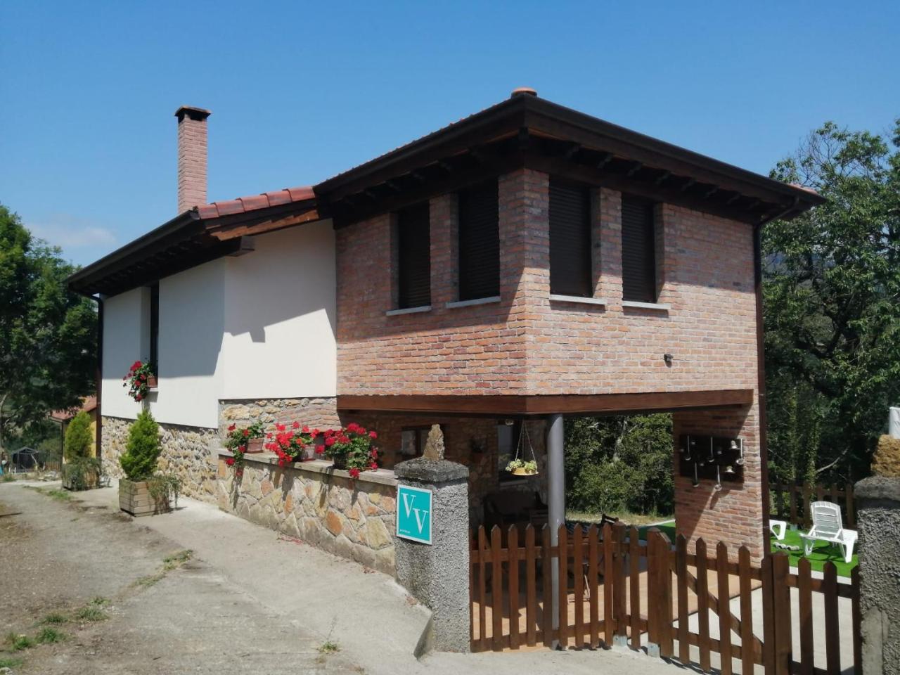 La Casina De Parres — Parres