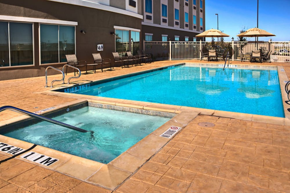 Holiday Inn Express & Suites Cotulla by IHG - photo 22