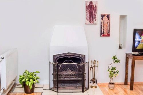 Opera House 2BR Apt with Tbilisi Charm By Wehost