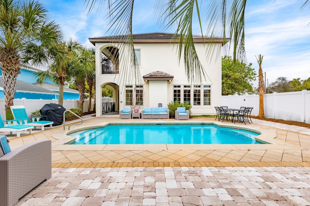 Seas To Tango by Avantstay 2 Mins to Beach in Miramar Beach, United States