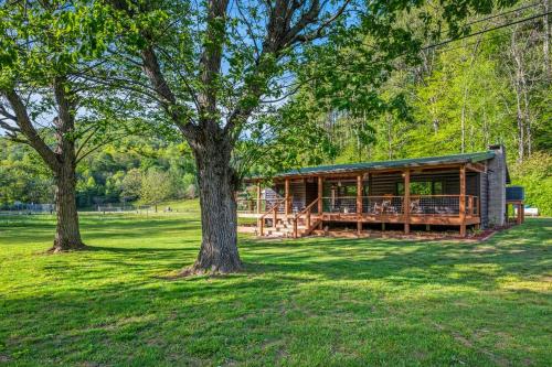 Experience tranquility at The Bird’s Nest in Bryson City, United States