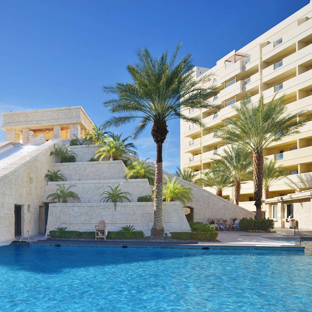 CAN OUTDOOR POOL