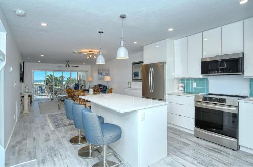 Crescent Royale Condominiums 203 — 4-Star Luxury Hotel in Siesta Key, United States