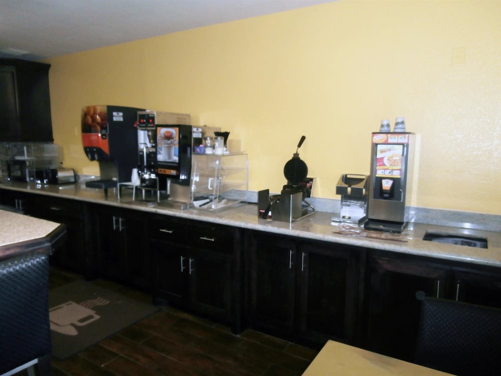 Americas Best Value Inn & Suites Thief River Falls - photo 22