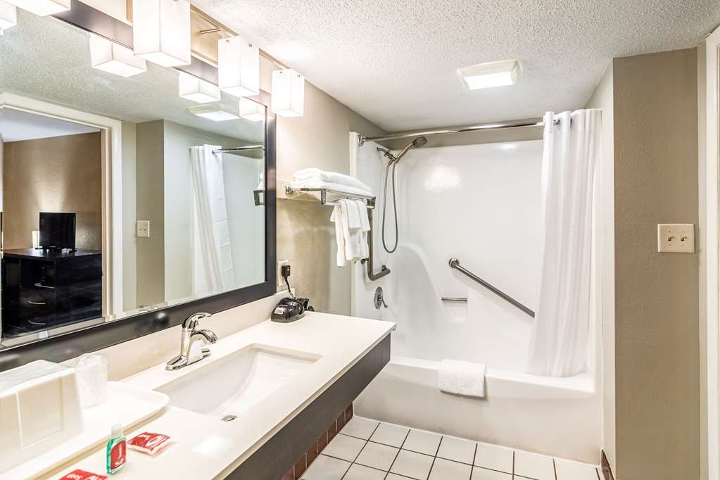 Econo Lodge Crestview South - photo 13